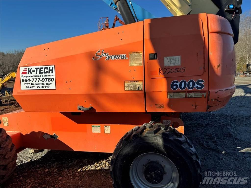JLG 600S 伸縮臂高空作業車