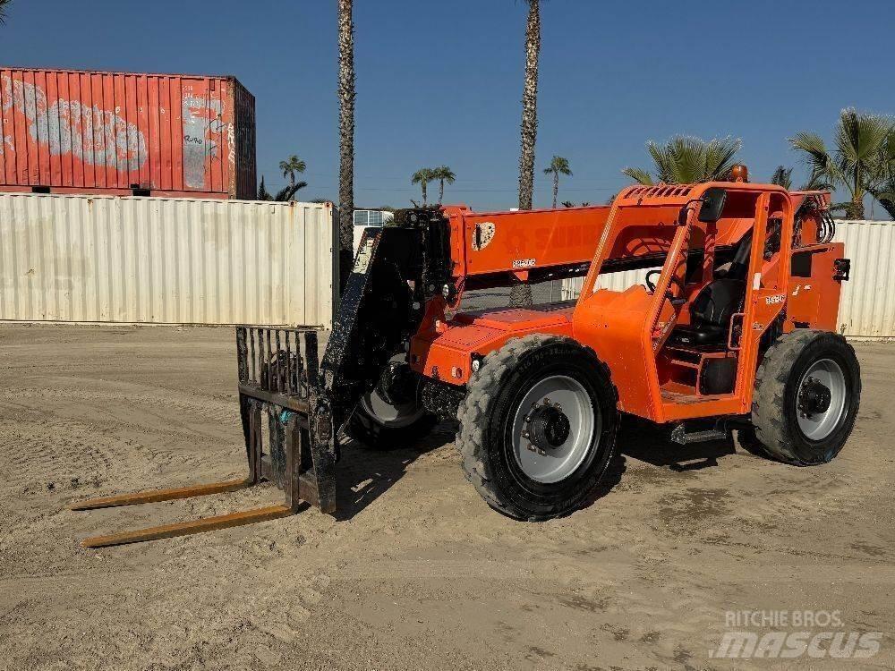 JLG 8042 伸縮臂操作車