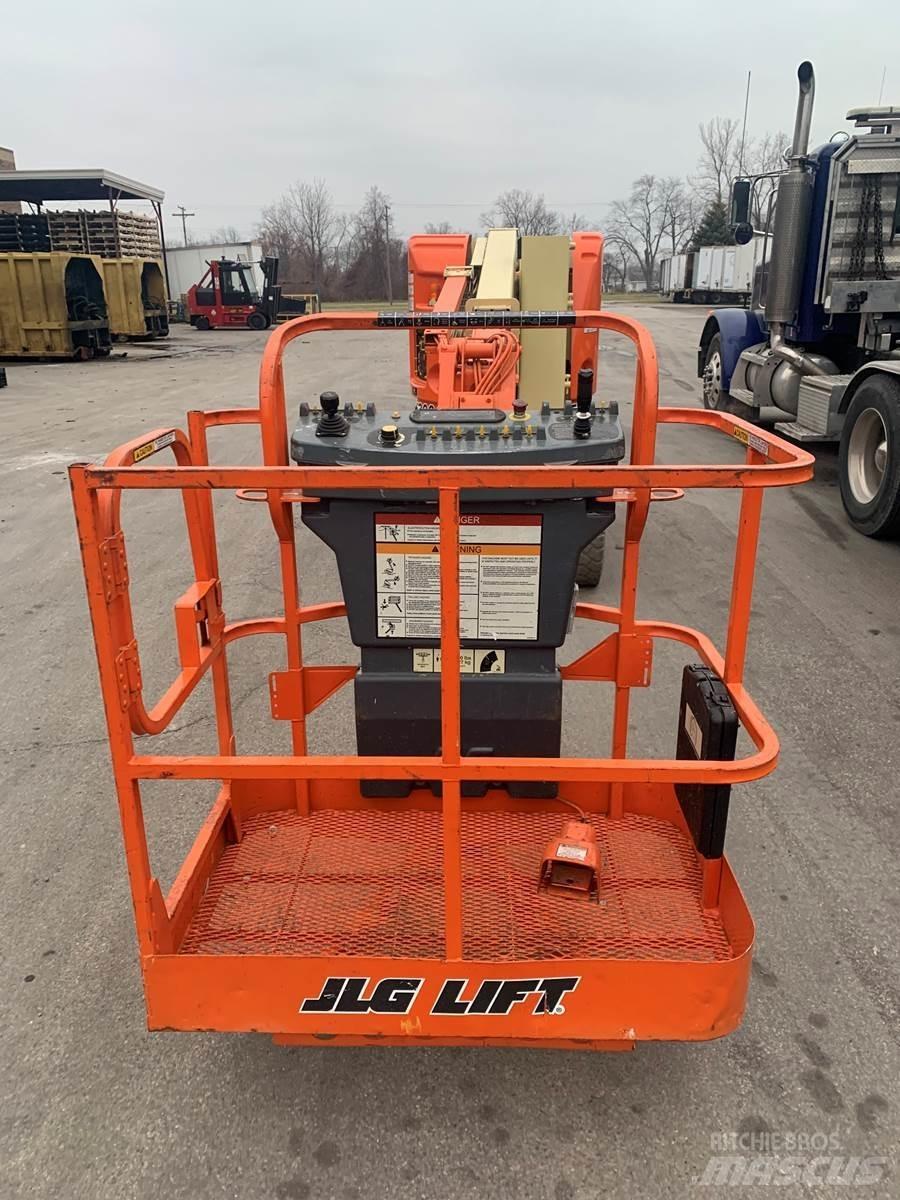 JLG E300AJ 垂直升降工作台