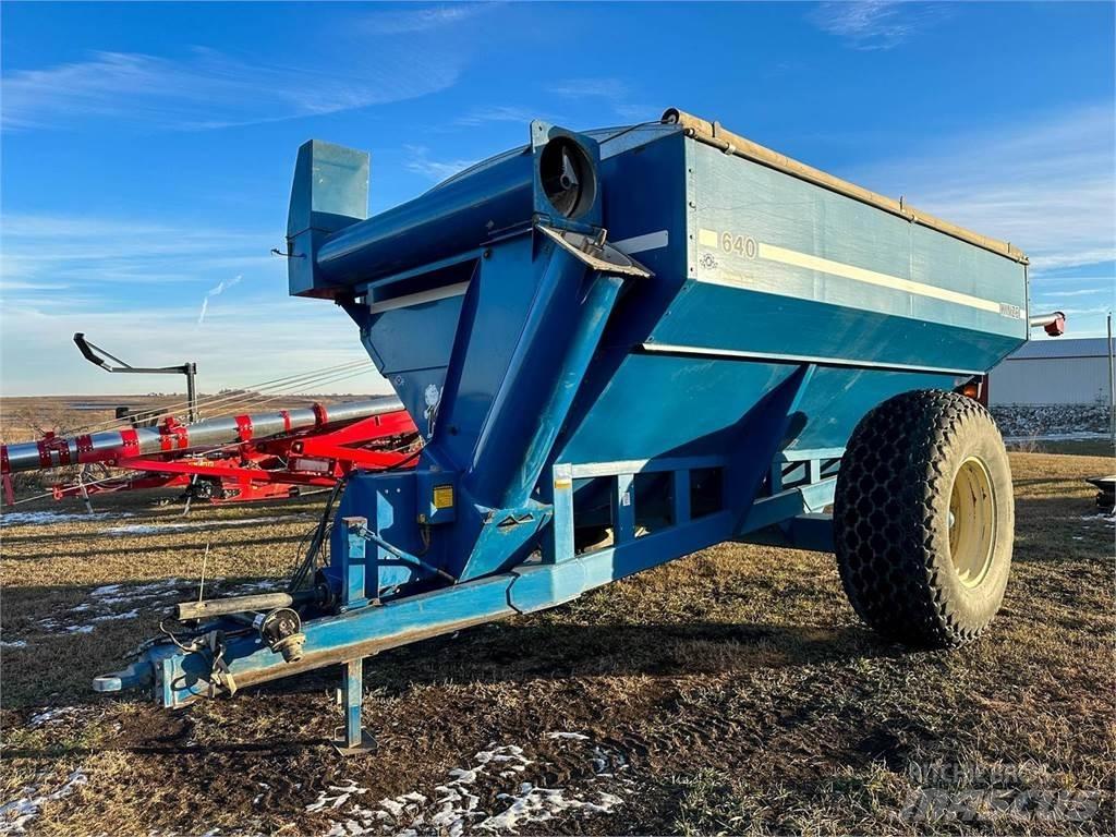 Kinze 640 運糧車
