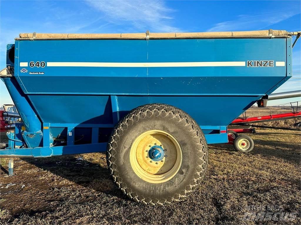 Kinze 640 運糧車