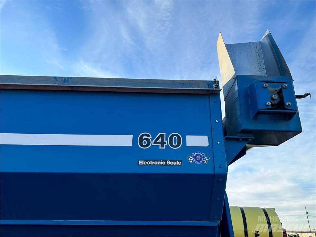 Kinze 640 運糧車