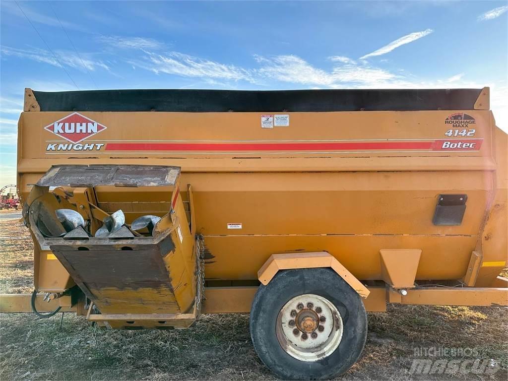 Kuhn 4142 混合餵料機