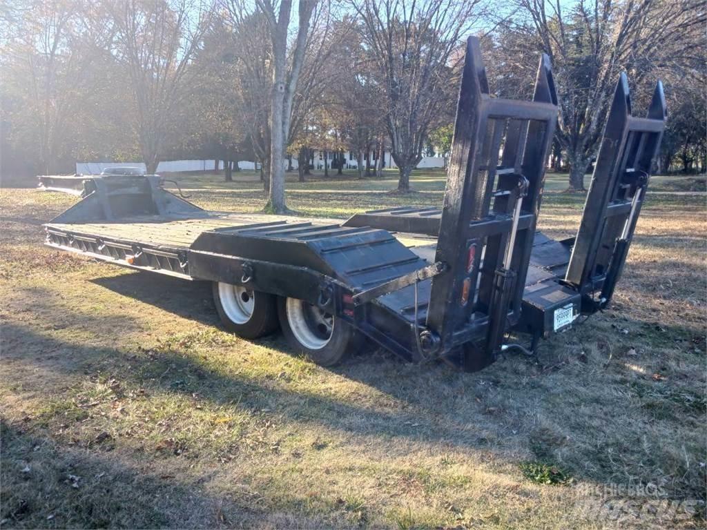  Lowboy 地架式半拖車