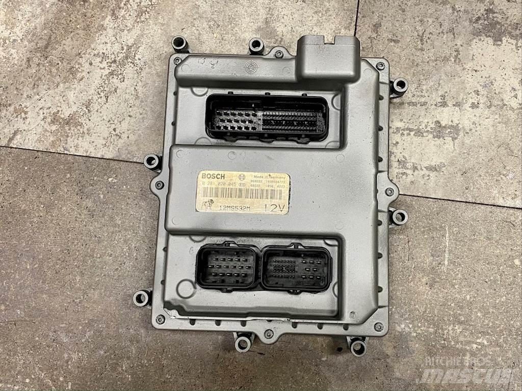 Mack  電子設備