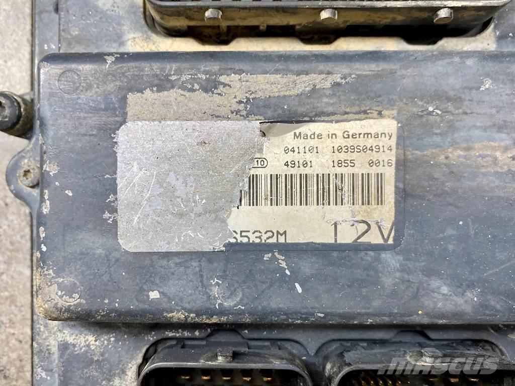 Mack AC 電子設備
