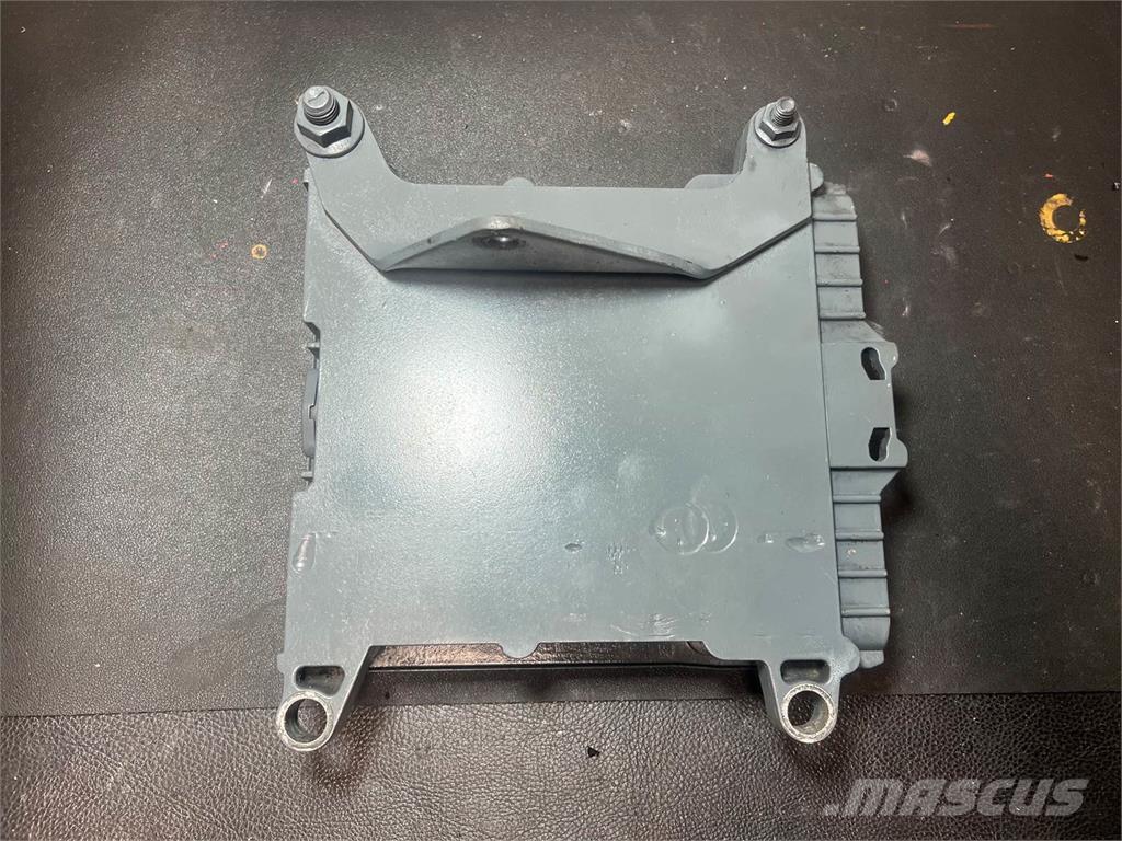 Mack AMI 電子設備