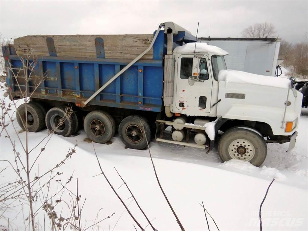 Mack CL613 傾卸式卡車