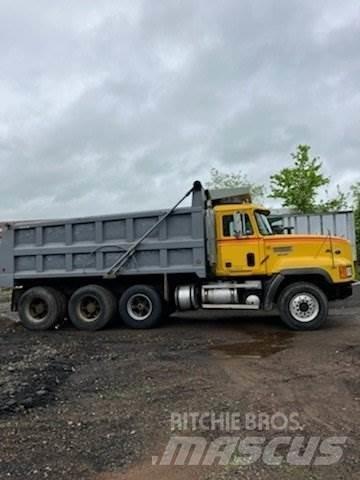 Mack CL713 傾卸式卡車