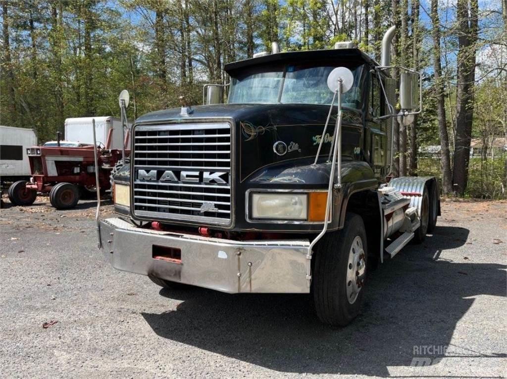 Mack CL733 曳引機組件