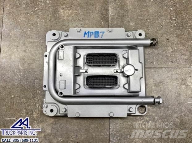 Mack MP7 電子設備