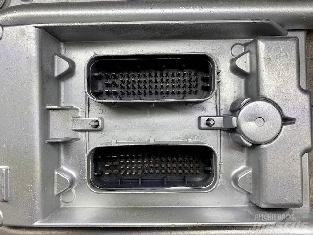 Mack MP7 電子設備