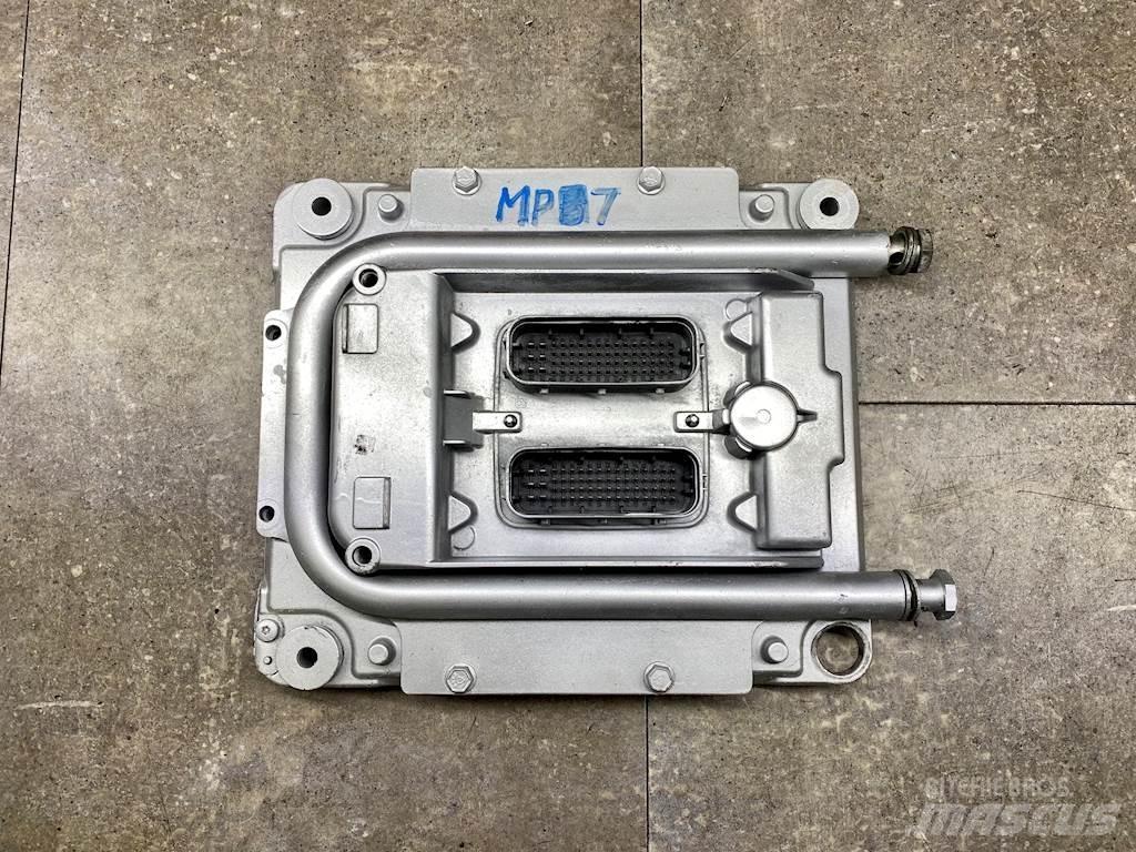Mack MP7 電子設備