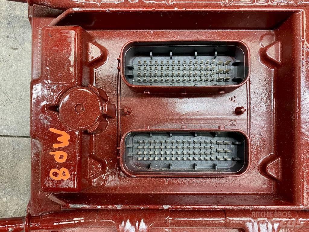 Mack MP8 電子設備