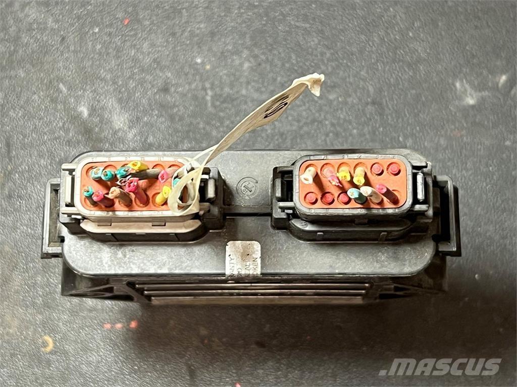 Mack Other 電子設備