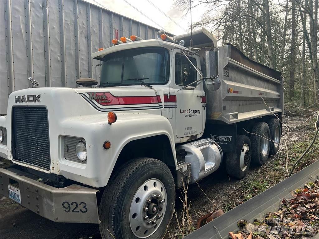 Mack RD600 傾卸式卡車
