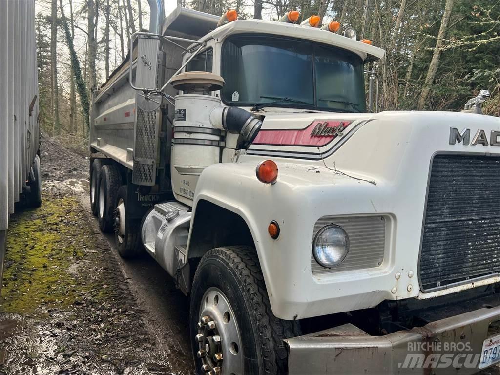 Mack RD600 傾卸式卡車