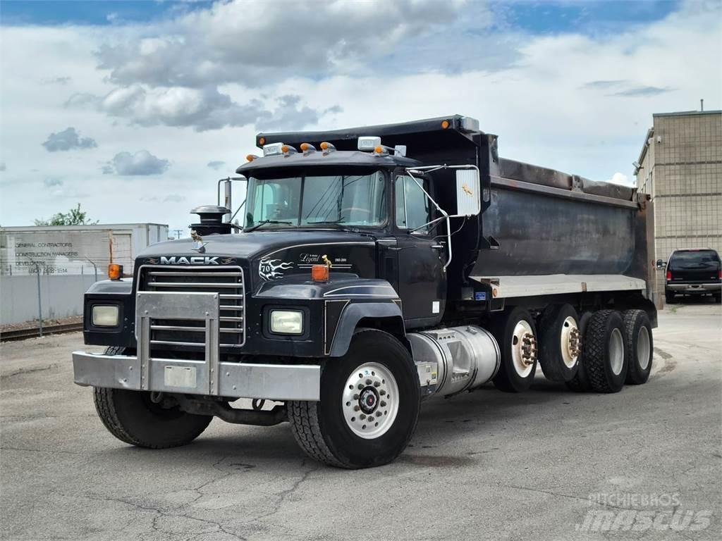 Mack RD690 傾卸式卡車