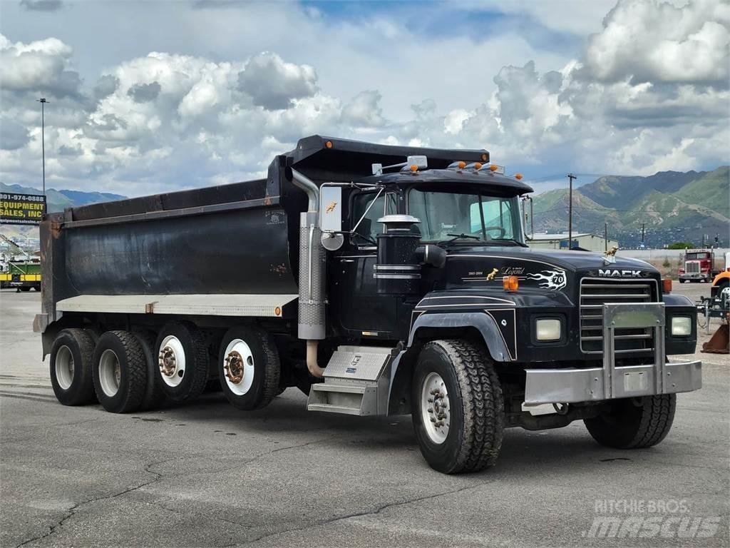 Mack RD690 傾卸式卡車