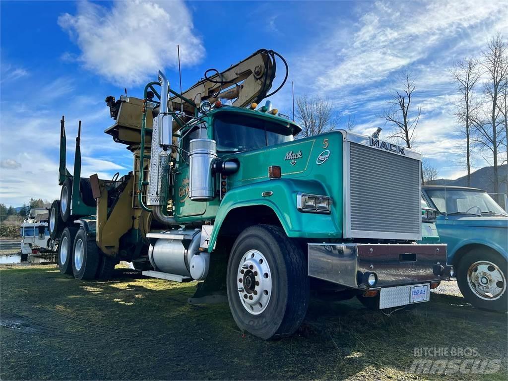 Mack RW700 木材貨車