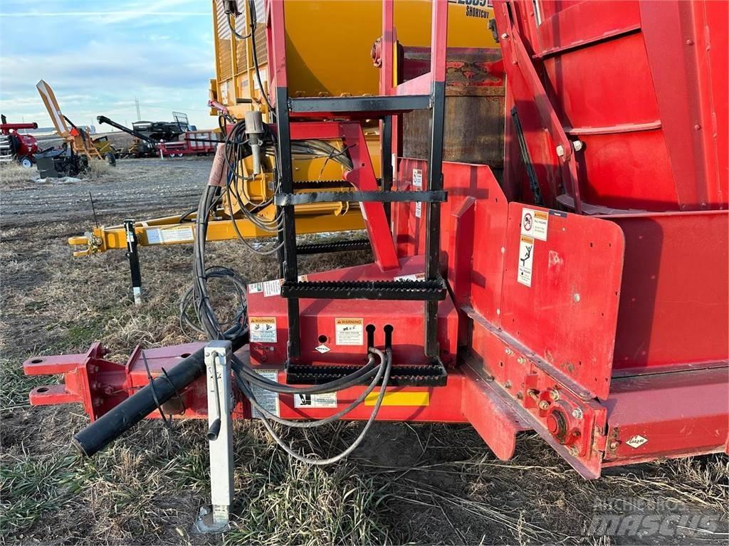 Meyer F470 混合餵料機