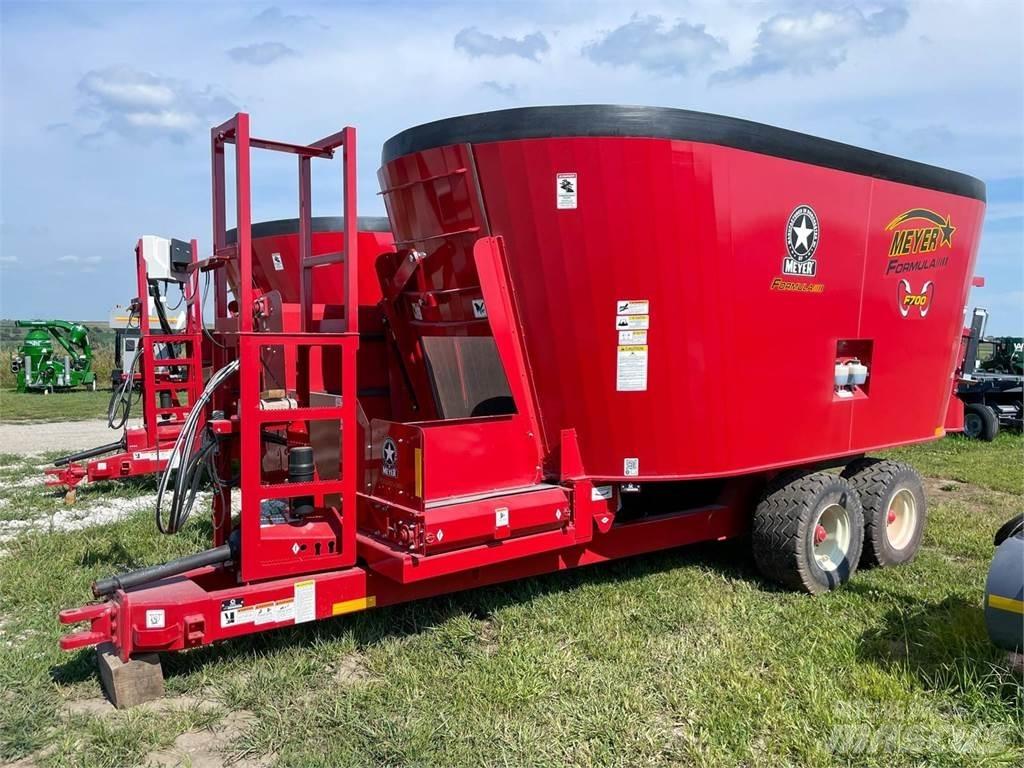Meyer F700 混合餵料機