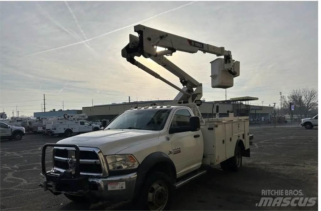 RAM 5500 卡車裝載高空作業車
