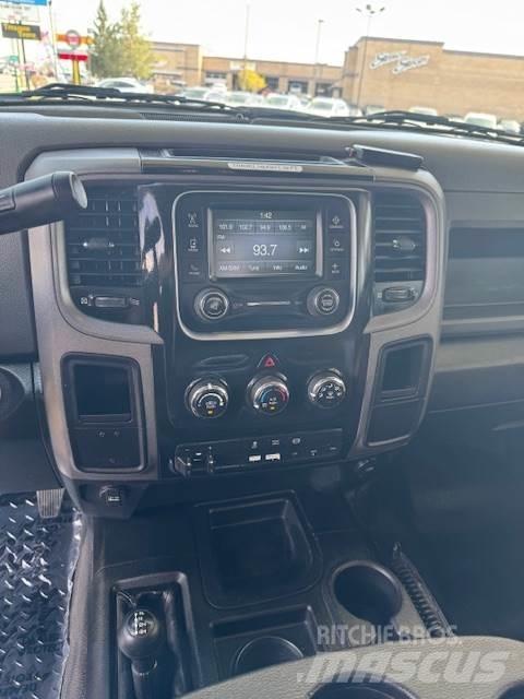 RAM 5500 卡車裝載高空作業車