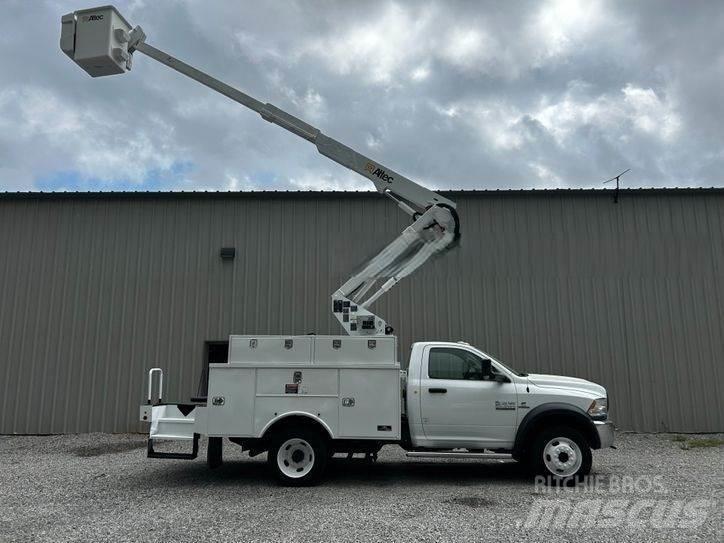 RAM 5500 卡車裝載高空作業車