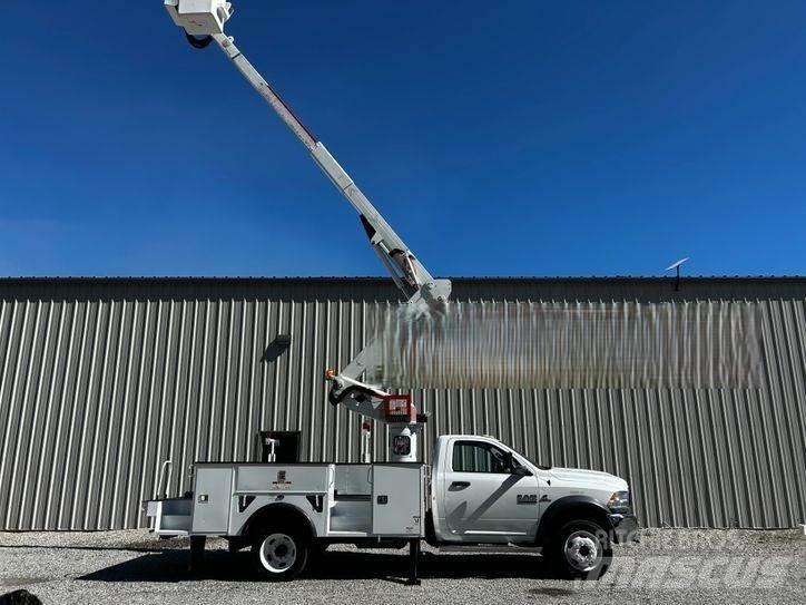 RAM 5500 卡車裝載高空作業車