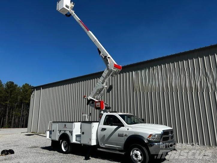 RAM 5500 卡車裝載高空作業車