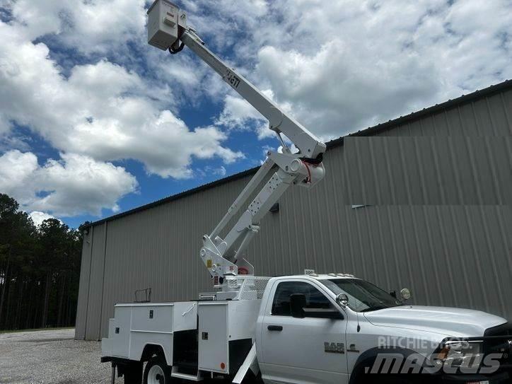 RAM 5500 卡車裝載高空作業車