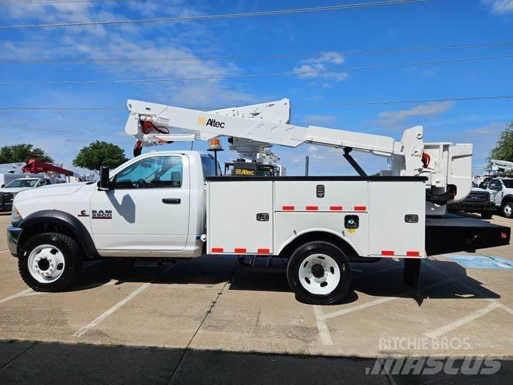 RAM 5500 卡車裝載高空作業車