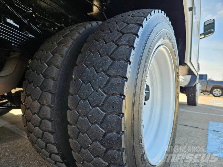 RAM 5500 卡車裝載高空作業車