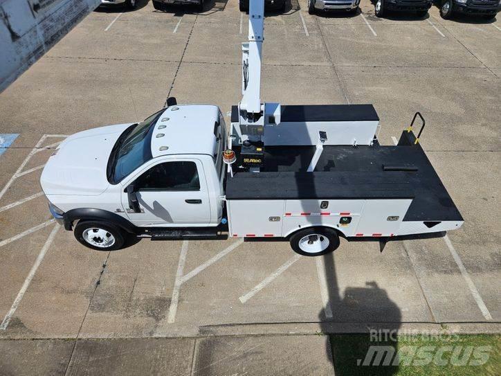 RAM 5500 卡車裝載高空作業車