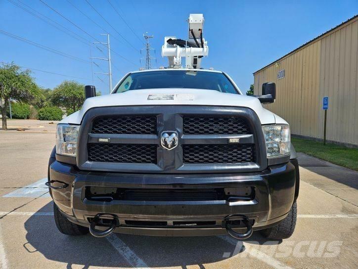 RAM 5500 卡車裝載高空作業車