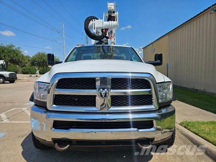 RAM 5500 卡車裝載高空作業車