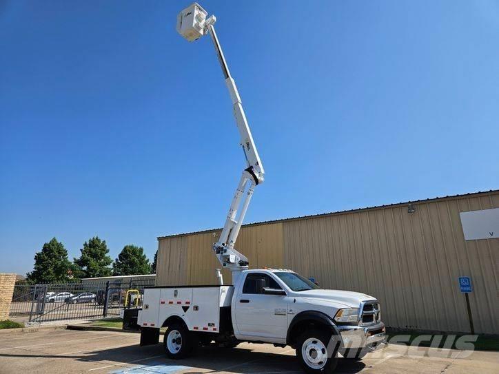 RAM 5500 卡車裝載高空作業車