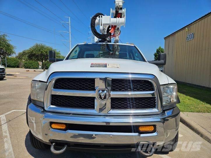 RAM 5500 卡車裝載高空作業車