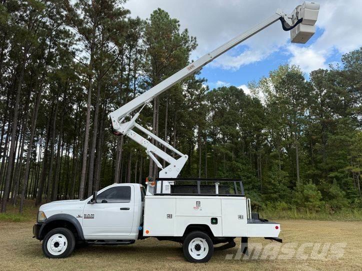RAM 5500 卡車裝載高空作業車