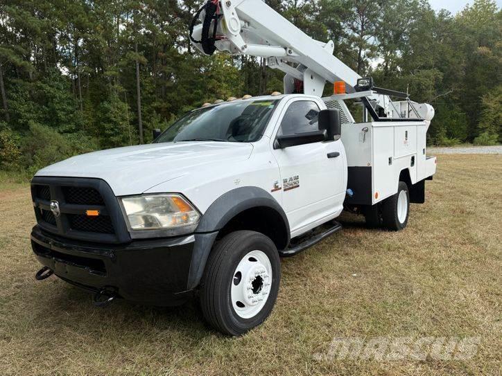 RAM 5500 卡車裝載高空作業車