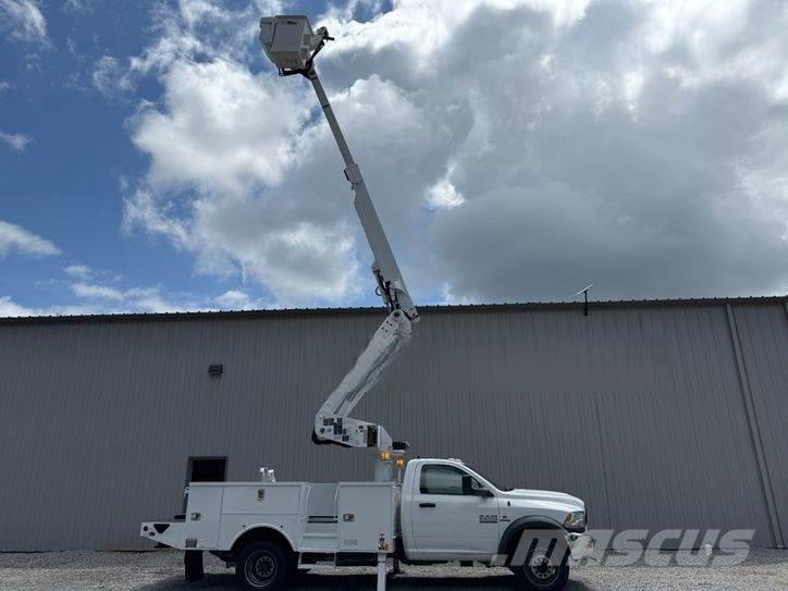 RAM 5500 卡車裝載高空作業車