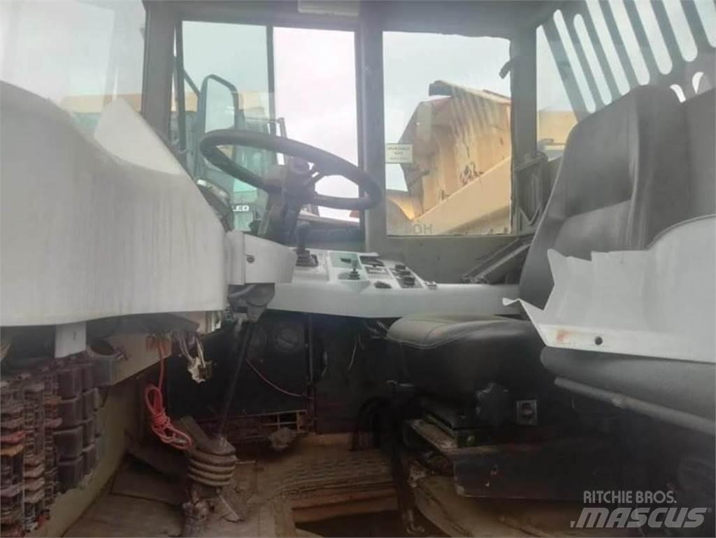Terex TA30 廂式貨物運輸車