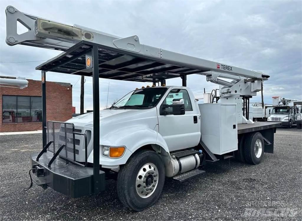 Terex XT60 卡車裝載高空作業車