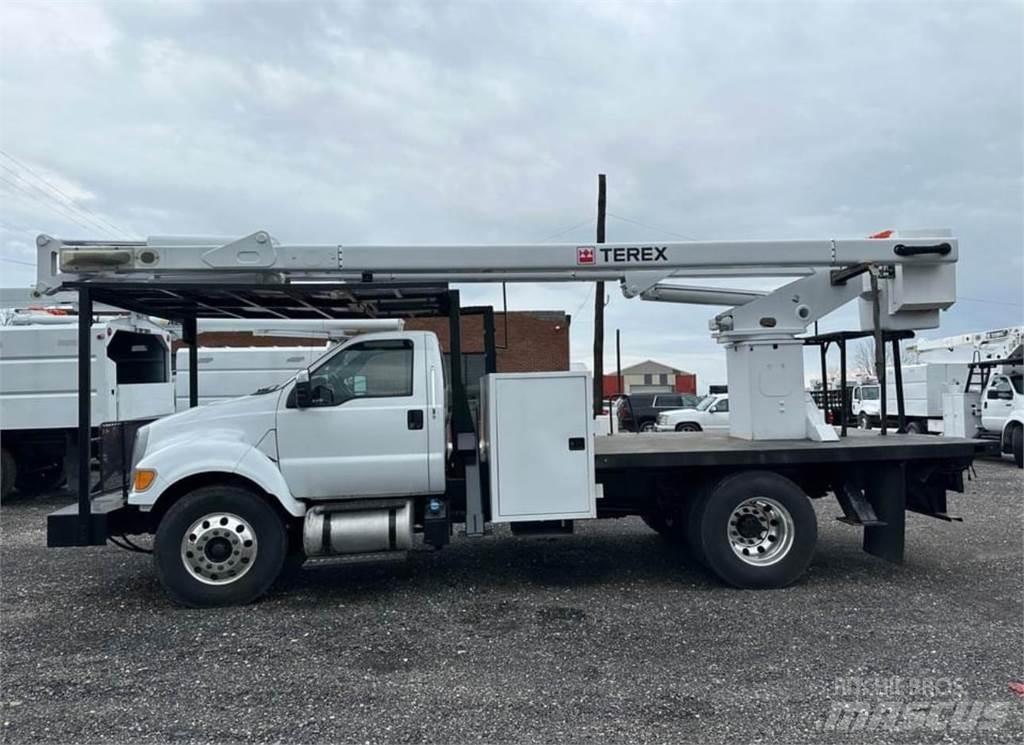 Terex XT60 卡車裝載高空作業車