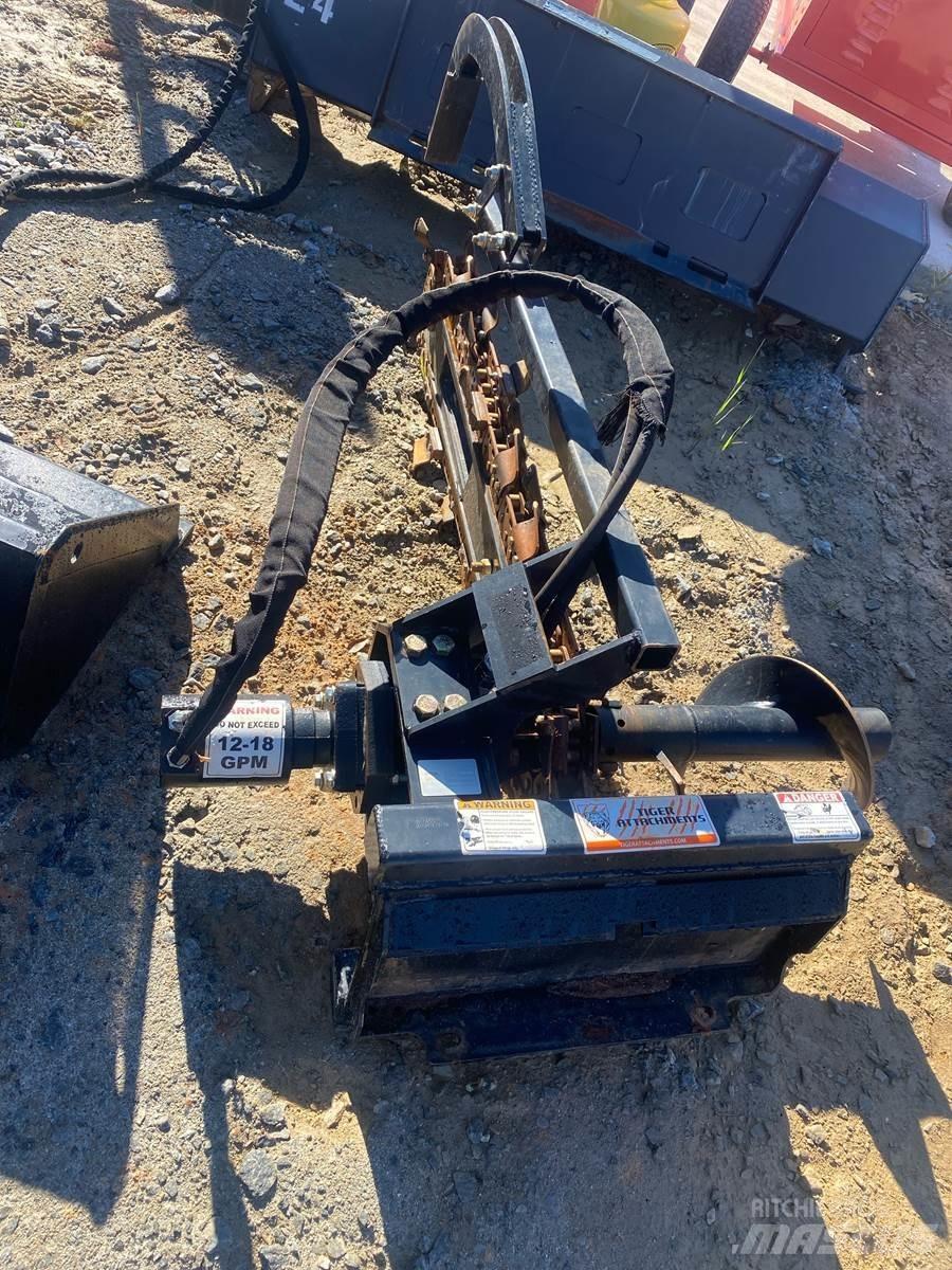 Toro Dingo 掘溝機