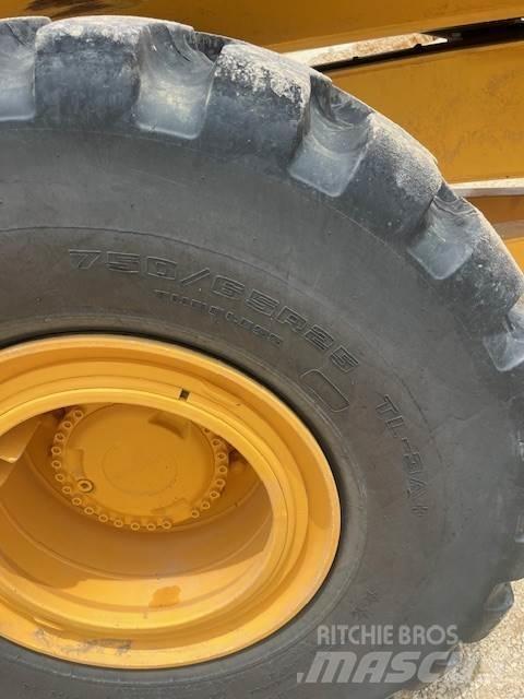 Volvo A25G 鉸接式起吊車