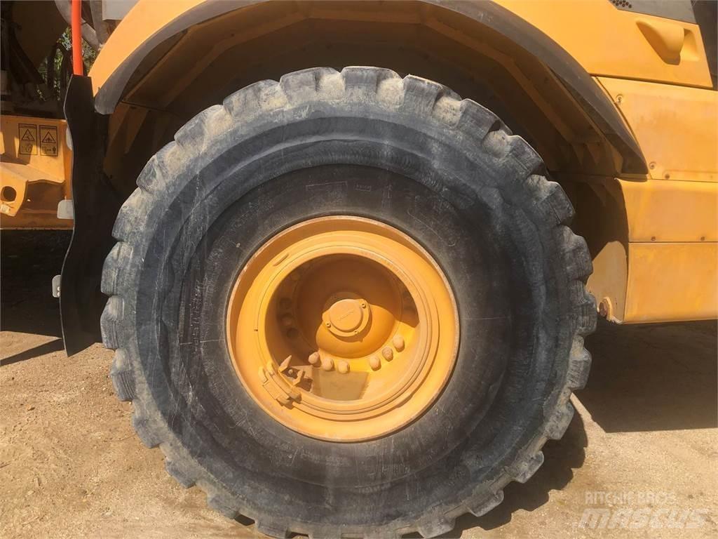 Volvo A40G 鉸接式起吊車