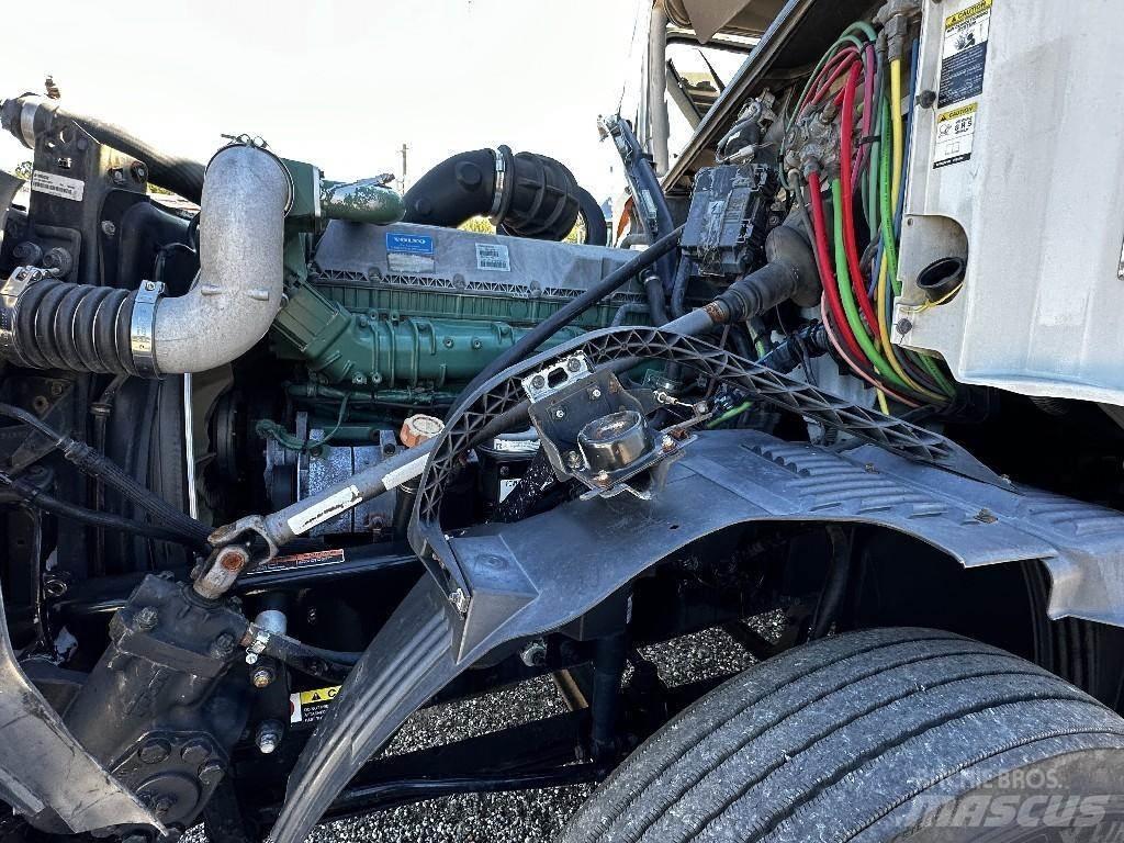 Volvo D13 引擎/發動機