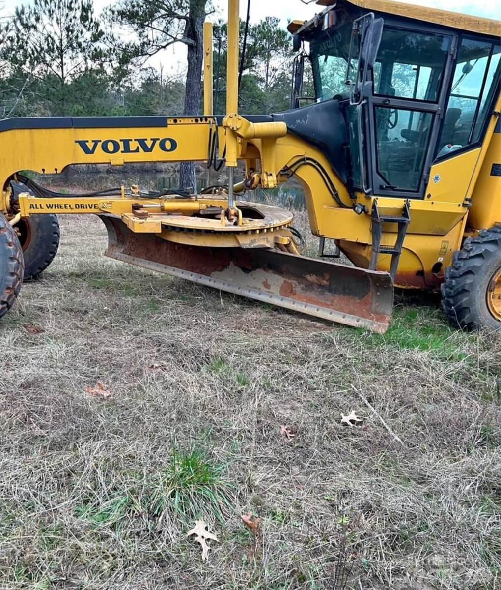 Volvo G946 平土機